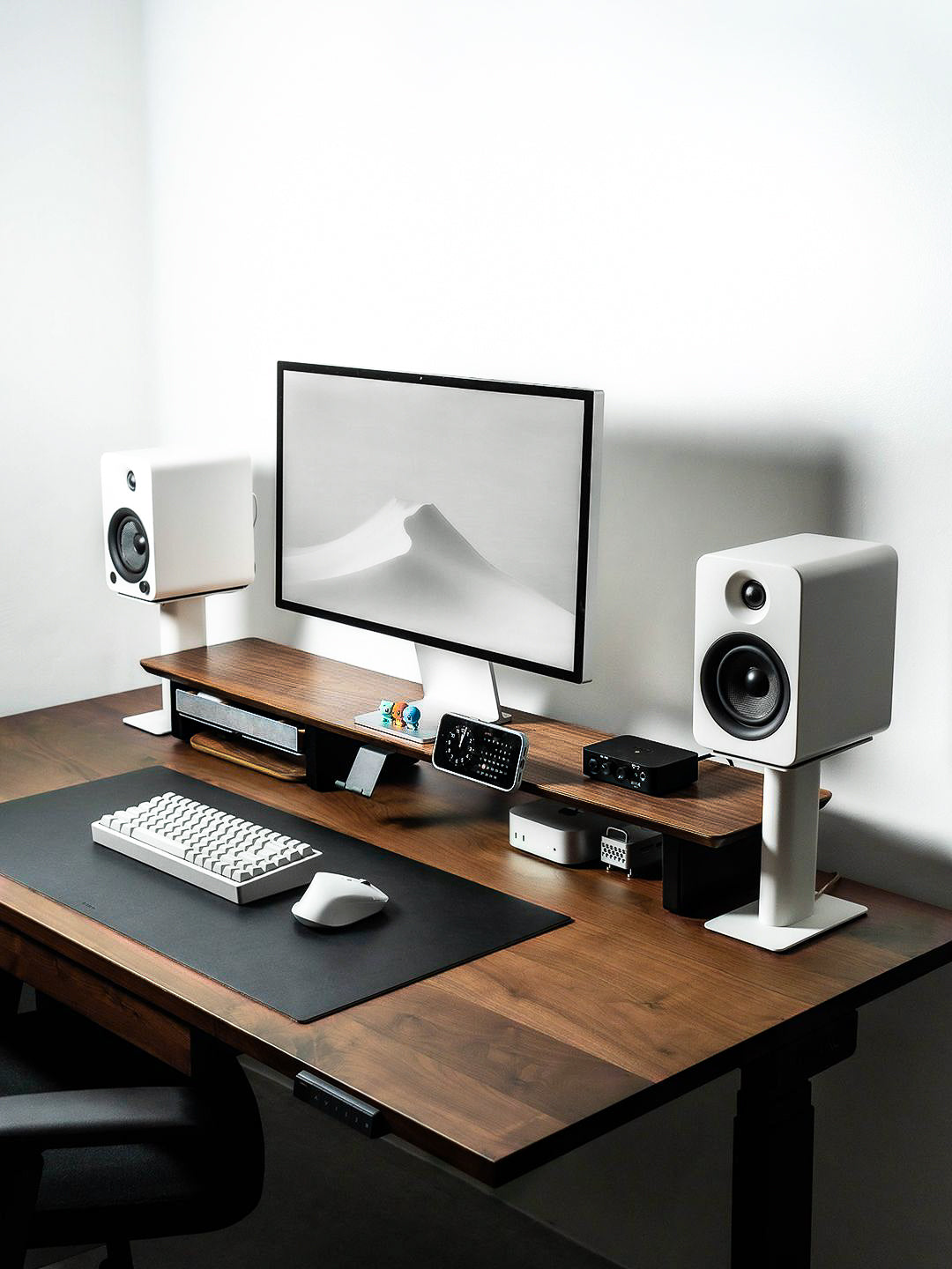 Desk Setup Cockpit | Walnut