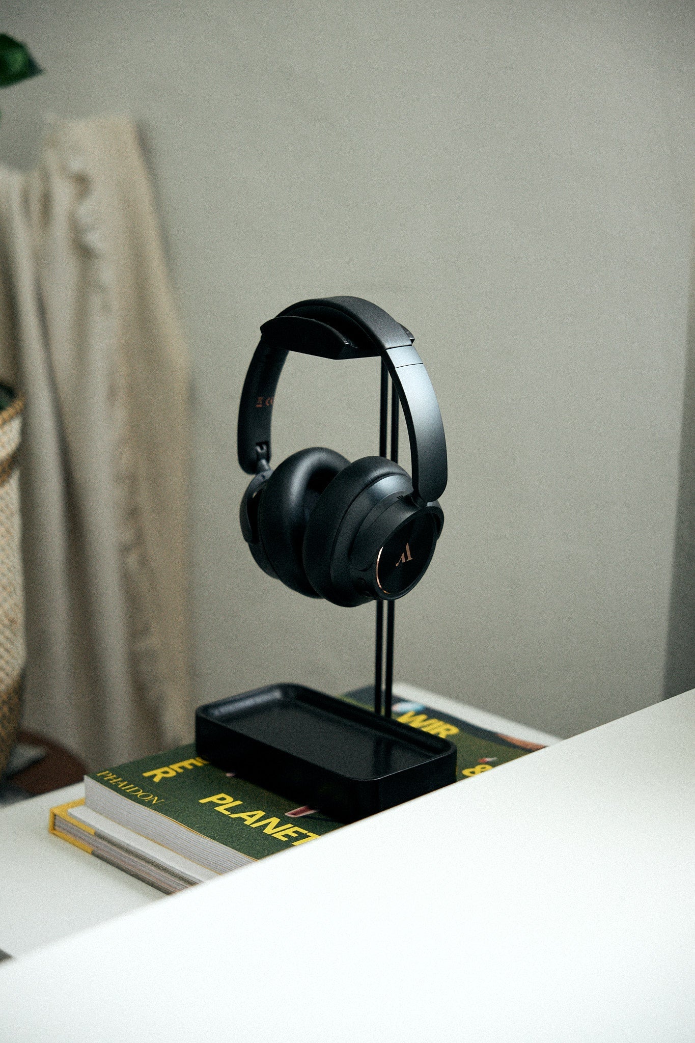 Headphone Stand | Black Wood - Raico Store
